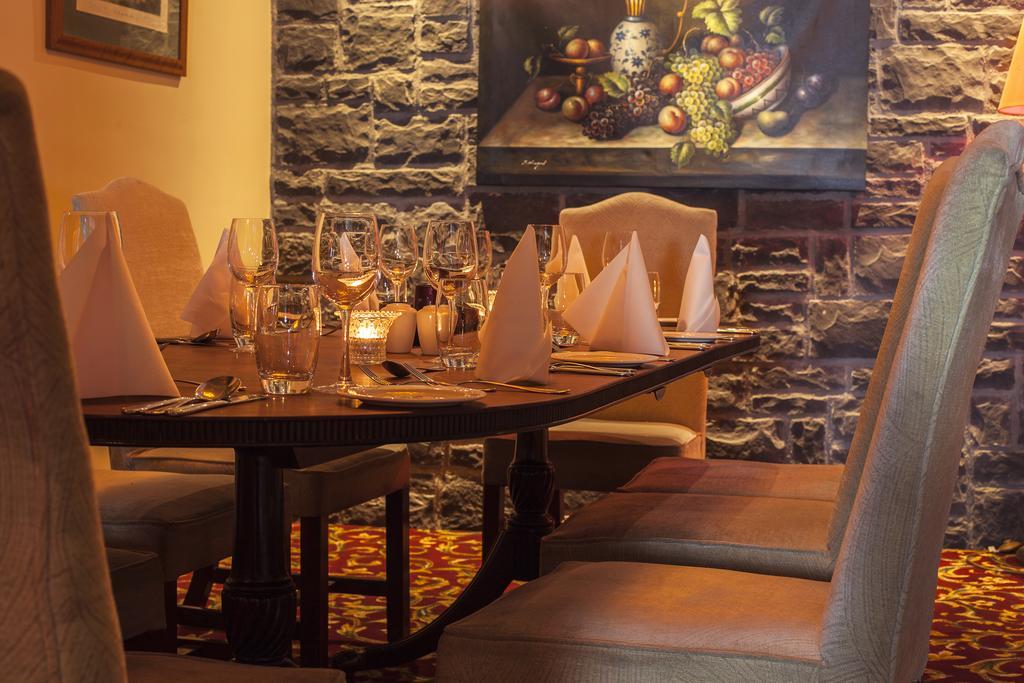 Greville Arms Hotel مولينجار المظهر الخارجي الصورة